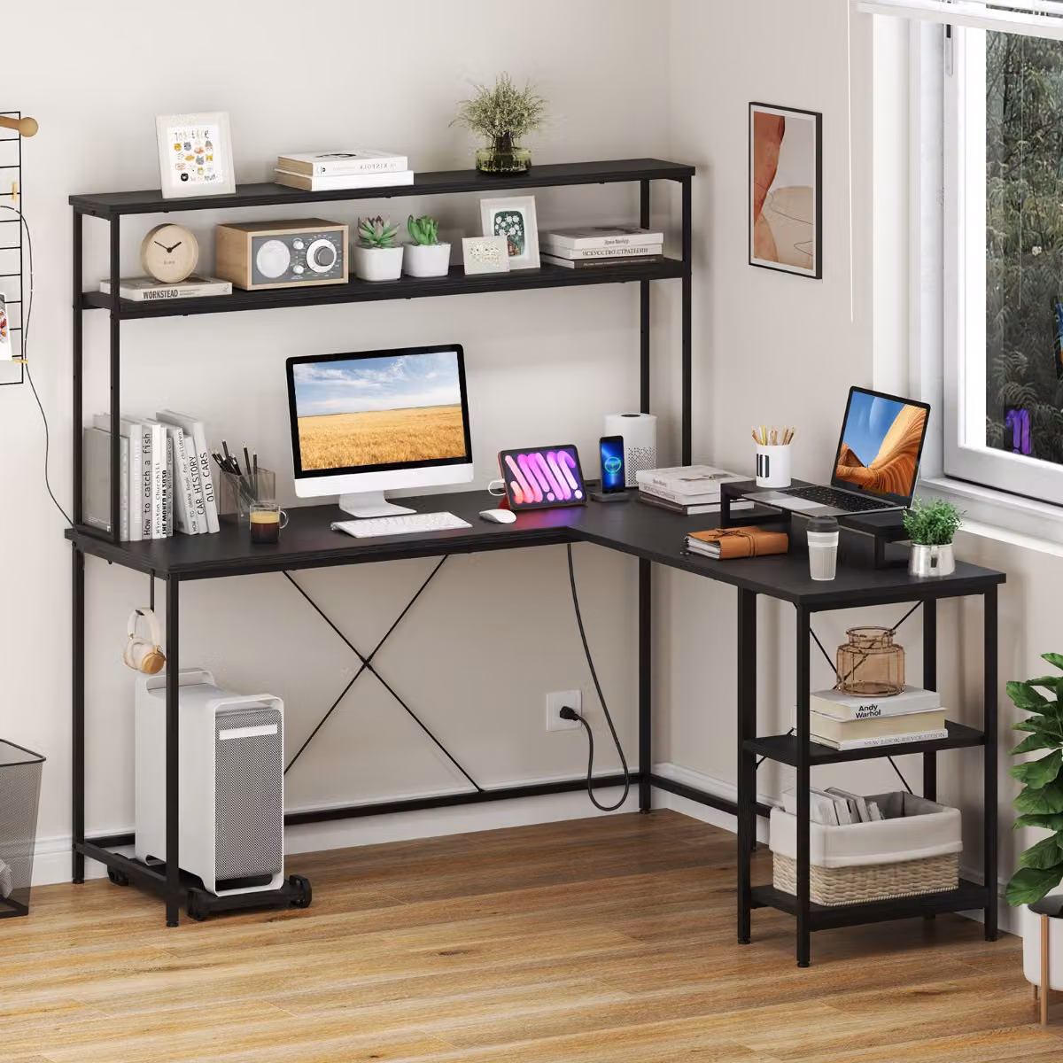 Costway Scrivania Angolare a L con Striscia LED e Prese di Corrente, Tavolo da Gioco Moderno Nero con Supporto per Monitor e CPU