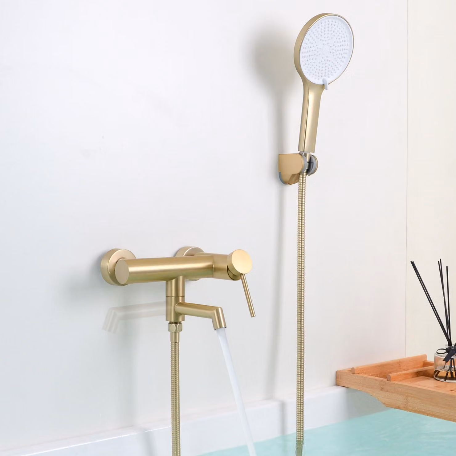 Porta doccia con set doccia, orientabile a 90°, da fissare a parete, finitura dorata spazzolata