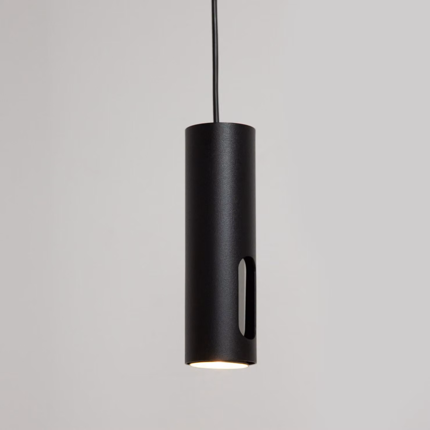 Lampada a sospensione FLOW nero-argento 1xGU10x10W in metallo, dimensioni: 130x6x6 cm, IP20, Sigma Lighting