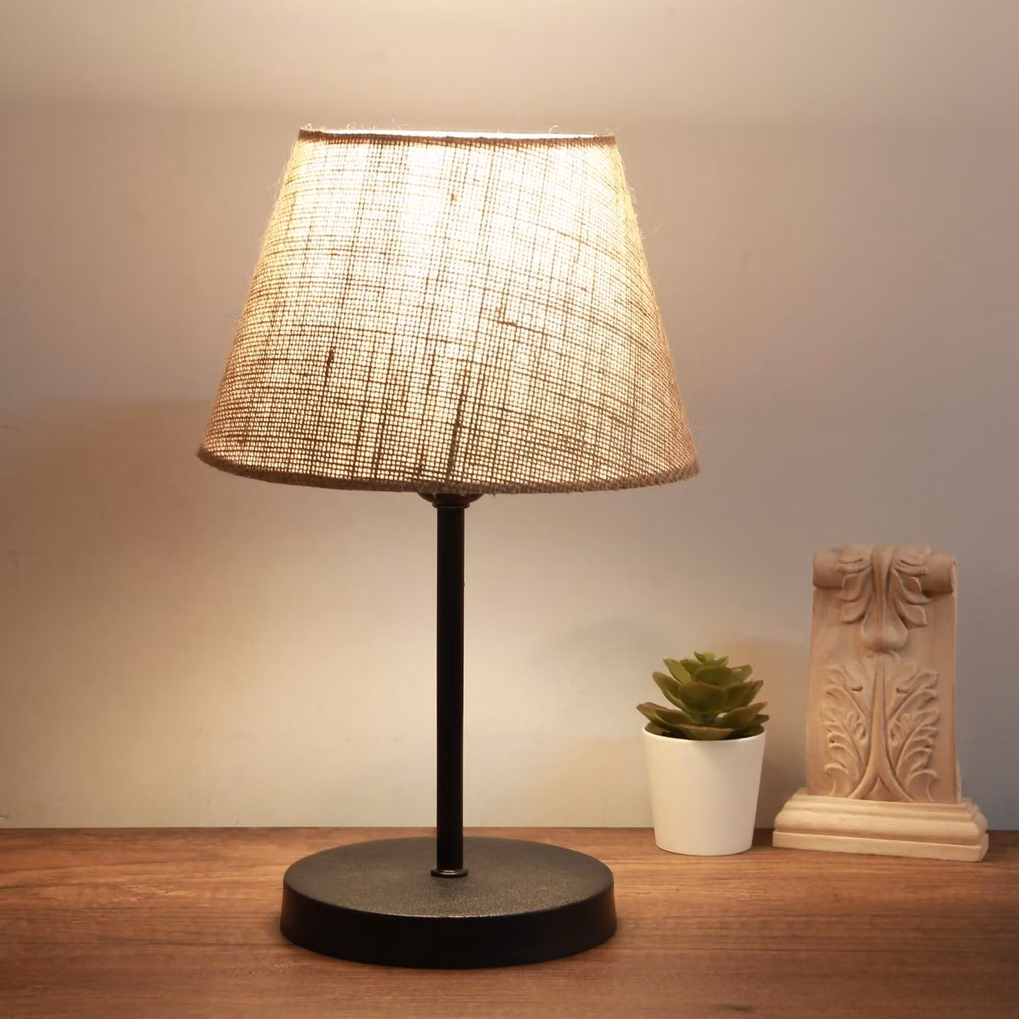 Opviq, lampada da tavolo di alta qualità realizzata al 100% in metallo, paralume in juta, base in plastica, altezza: 36 cm, dimensioni del paralume: 22 x 14 cm, cavo: 150 cm, attacco E27, max 40 W, color crema, design elegante.