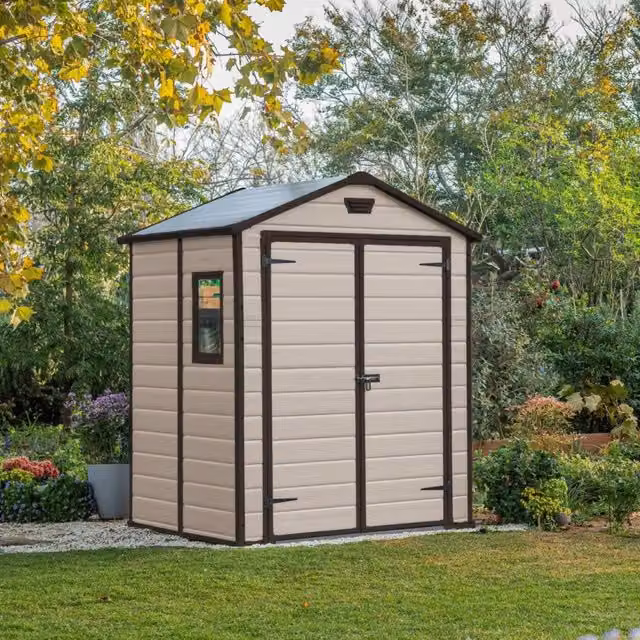 Casetta da giardino Cranbrook DMORA, capanno da esterno e ripostiglio per attrezzi in plastica con doppia porta e finestra, Beige, L 185 cm x P 152 cm x H 226 cm
