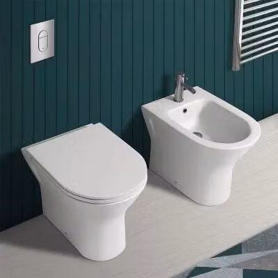 Sanitari filo muro Feeling rimfree in ceramica bianco matt con copriwc softclose