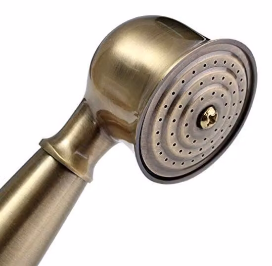 Soffione doccia in bronzo anticato con getto d'acqua abbondante