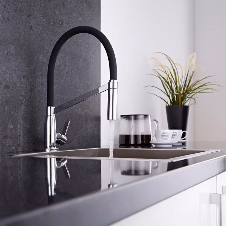 Rubinetto Cucina Monoforo Cromo/Nero con Doccetta - Pratico e versatile