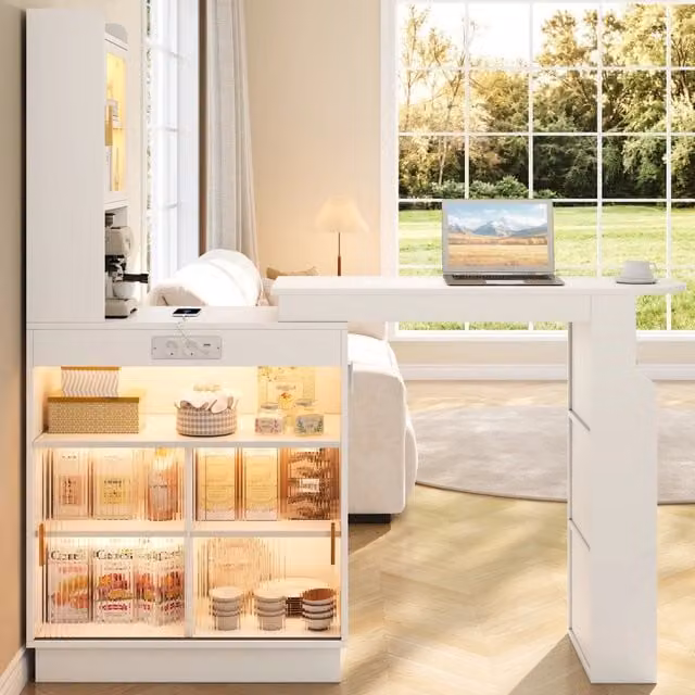 Desviae Mobile bar estensibile con ante in vetro ripiani regolabili LED prese USB e USB-C MDF bianco 131–170 × 40 × 170 cm