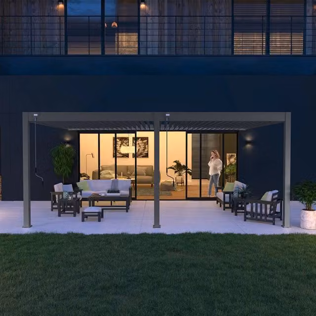 Pergola bioclimatica Ombrea VS addossata colore Antracite L: 6 m, P: 4 m