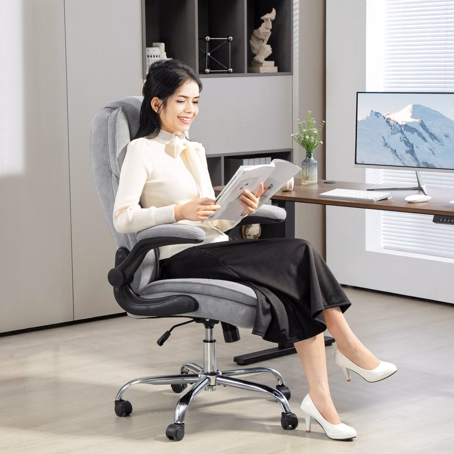 Sedia da ufficio ergonomica HOMCOM in tessuto grigio con braccioli ribaltabili e altezza regolabile, L/P/H: 70 x 70 x 114-122 cm – 2