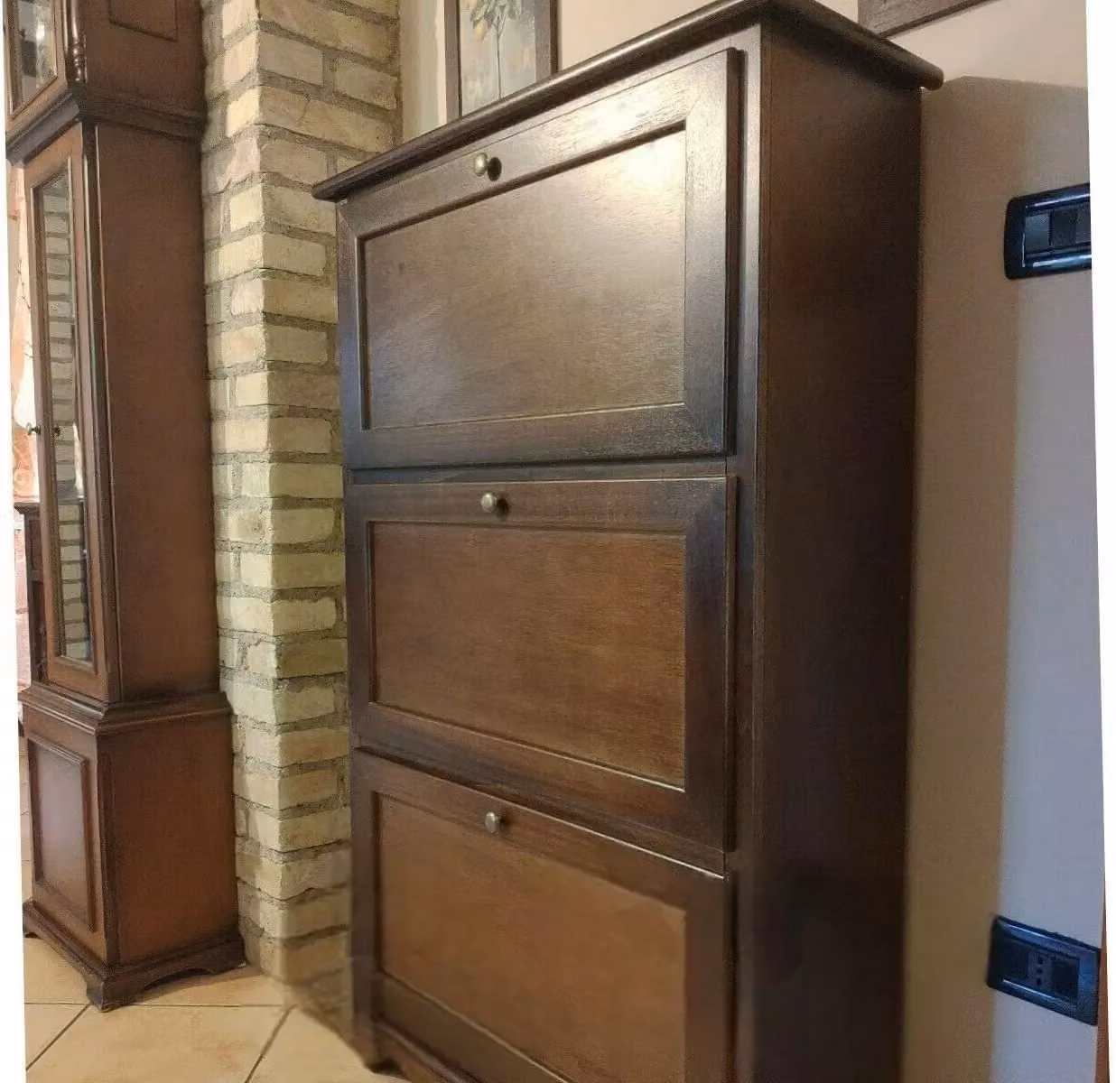 Scarpiera Mobili 2G in legno di pino stile arte povera con 3 ante ribaltabili, colore noce, L: 79 cm, P: 30 cm, H: 130 cm – 4