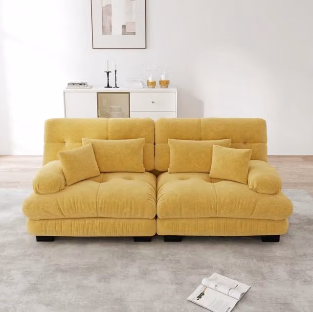 Divano modulare giallo in chenille con cuscini lombari e decorativi