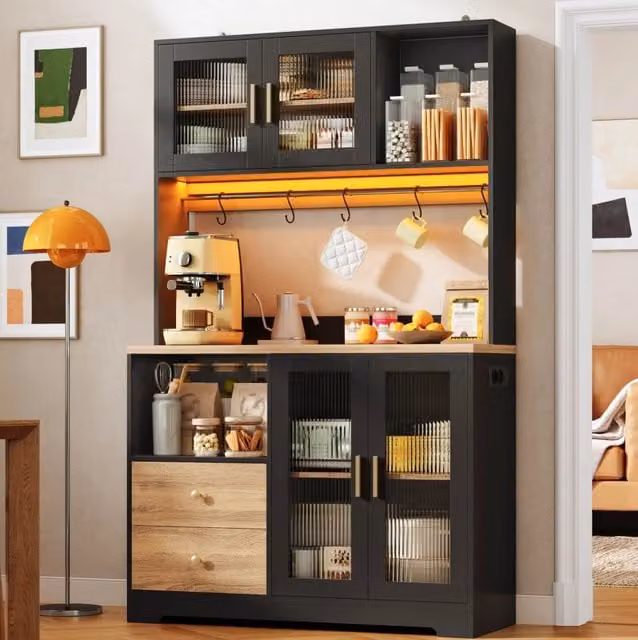 Mobile cucina alto con vetrina in vetro temperato; LED RGB e prese USB; MDF nero; 110 x 40 x 178 cm