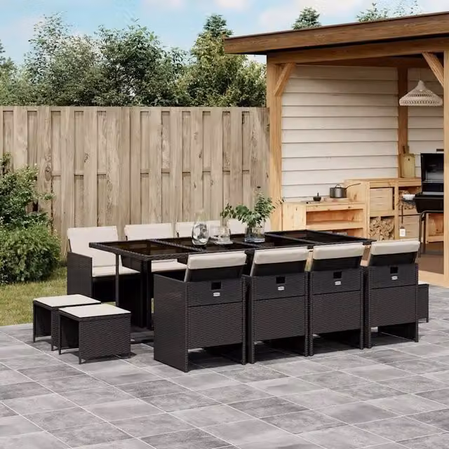 Set da pranzo da giardino vidaXL in polyrattan nero con cuscini bianchi e tavolo in vetro, 13 pezzi