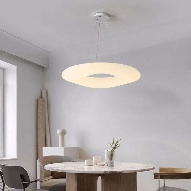 Lampadario a sospensione Trade Shop Traesio in stile nordico minimalista a forma di anello, colore bianco, luce bianco caldo