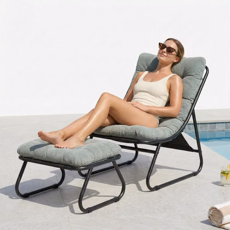 LVHOM Poltrona relax con poggiapiedi, poltrona lounge in velluto a coste per soggiorno e veranda, moderna poltrona da lettura con struttura in metallo, senza braccioli, verde chiaro