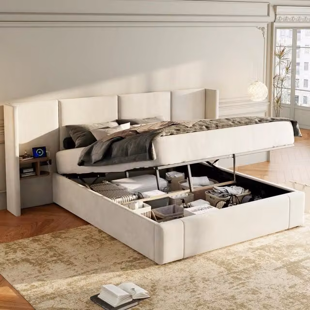 Letto matrimoniale 160x200 cm in velluto beige con contenitore idraulico; 2 comodini e USB