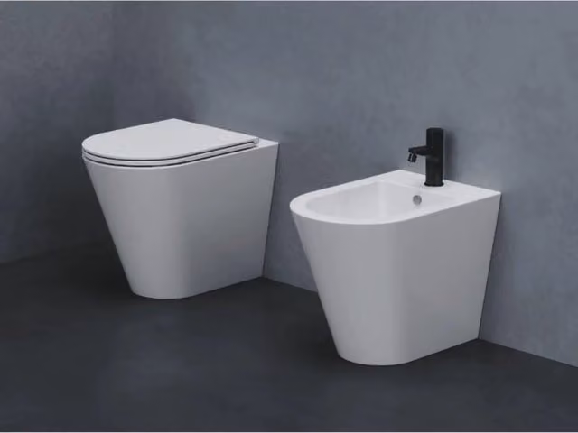 Coppia Di Sanitari Azzurra Ceramica Da Terra Filo Muro Senza Brida Bianco Lucido "Forma"