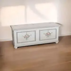 Cassapanca in legno KIVIO stile shabby chic bianco anticato con decorazioni floreali e dettagli argento – 2
