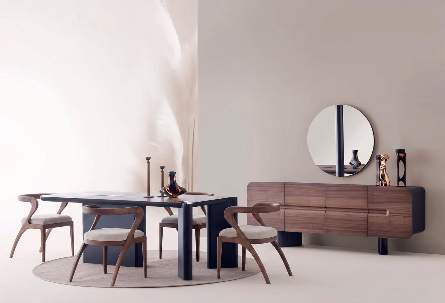 Set per sala da pranzo: tavolo, sedie, credenza, specchio, stile moderno, colore marrone, lusso