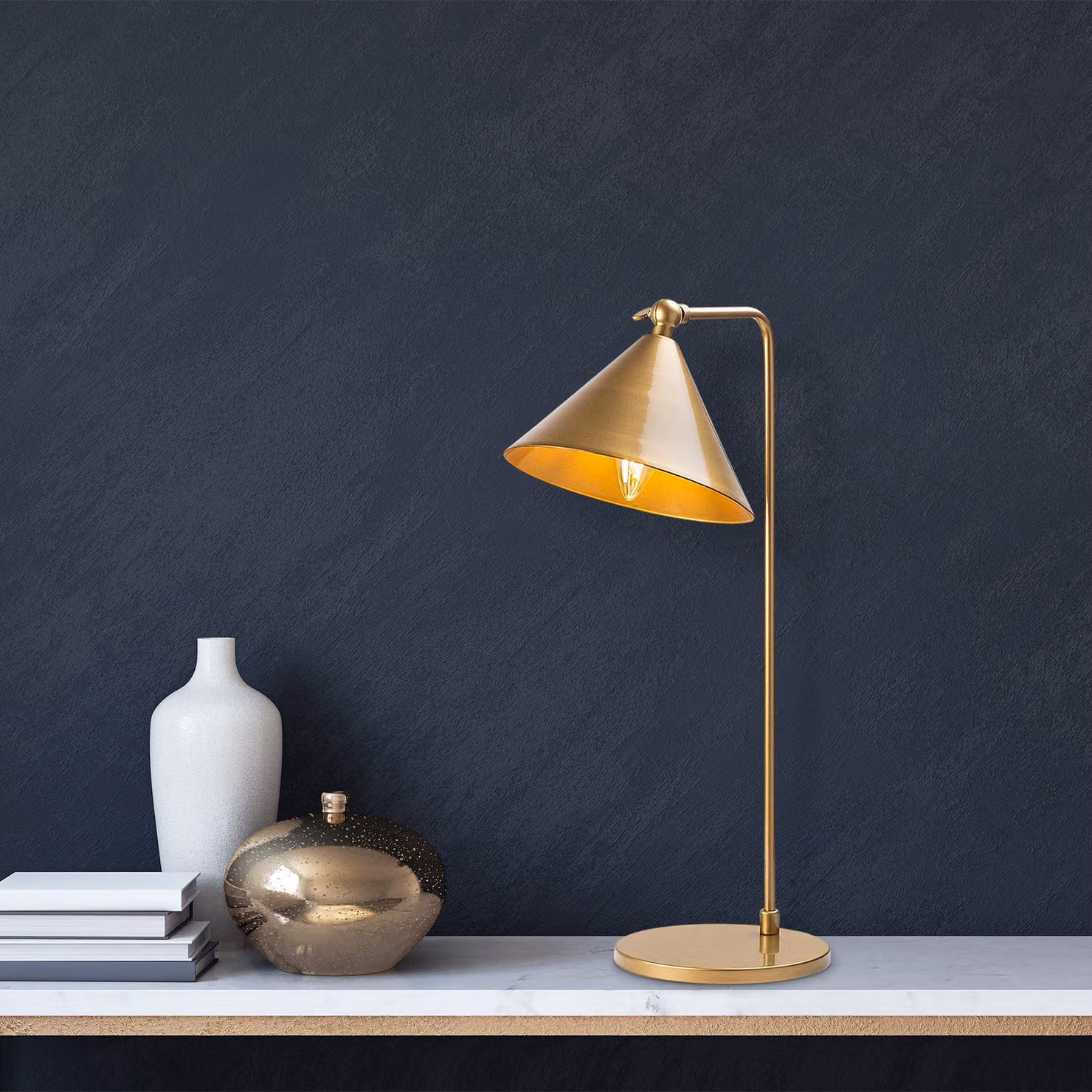 Opviq, lampada da tavolo in metallo di alta qualità, color oro, 24 x 26 x 50 cm | IP20, attacco E14, max. 40 W | Design elegante e industriale per interni moderni.
