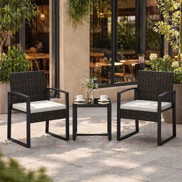 Set da giardino MODFU per 2 persone in rattan sintetico e metallo con tavolino in vetro, colori beige, grigio e nero