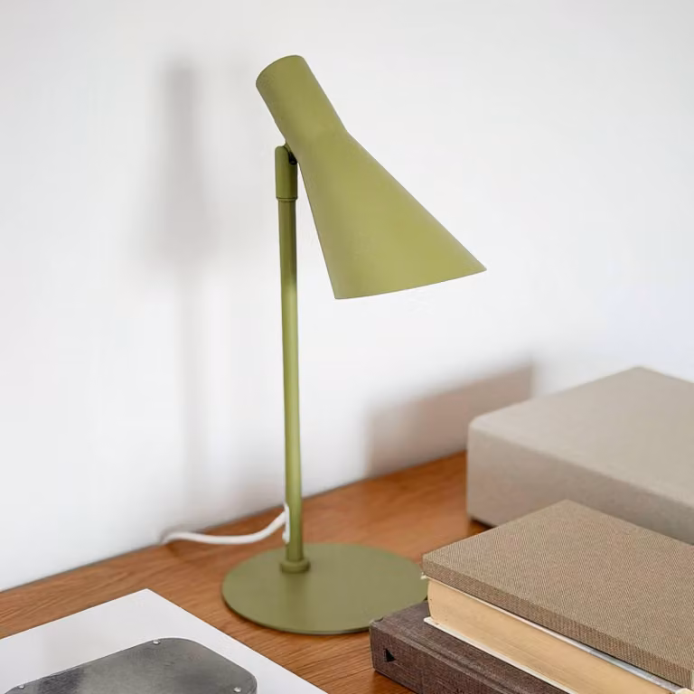 Dyberg Larsen Lampada da scrivania DL12 Mini, Verde, Soggiorno / Sala da pranzo, Metallo, Scandinavo, Lampada da tavolo