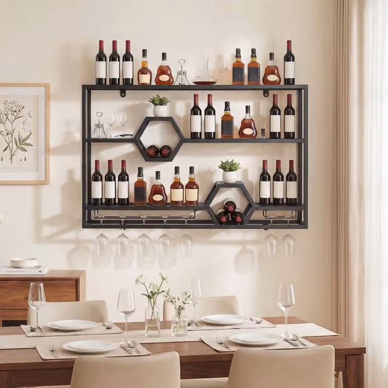 Portabottiglie da parete Costway in metallo nero con 3 ripiani e portabicchieri, espositore da appendere per sala da pranzo, soggiorno e bar