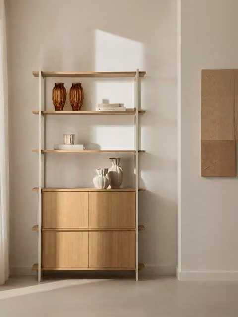 Scaffale alto Darel Kenay Home in legno e metallo, bianco, beige e marrone, design moderno per soggiorno o ufficio