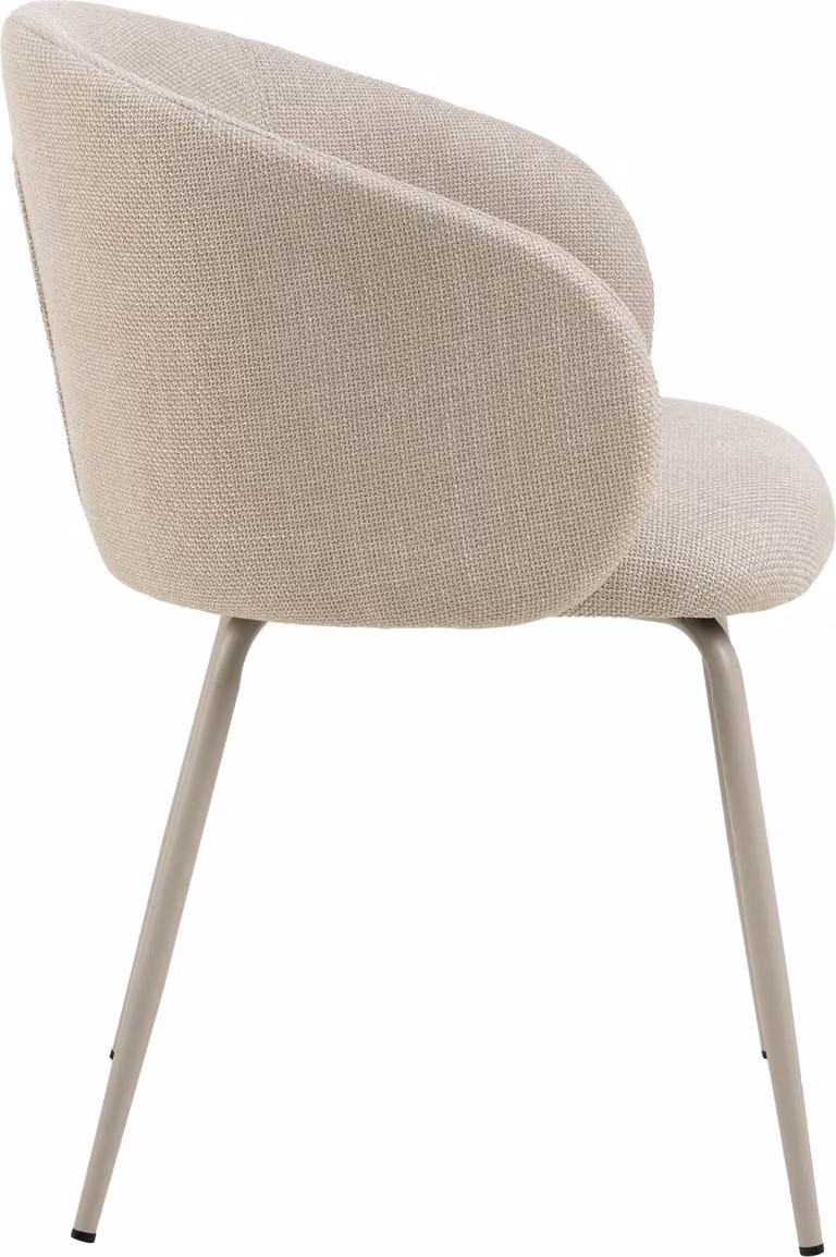 Sedia da pranzo Eleanor con braccioli in tessuto beige.