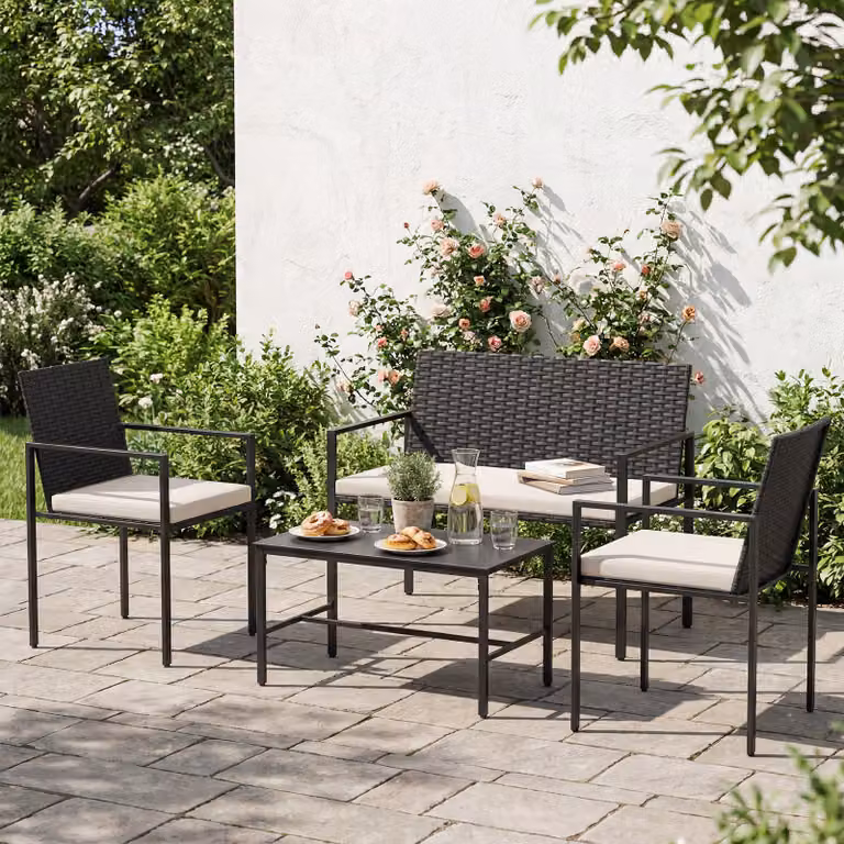 Set da giardino Costway a 4 pezzi in rattan con tavolino in vetro temperato e poltrone beige per esterno