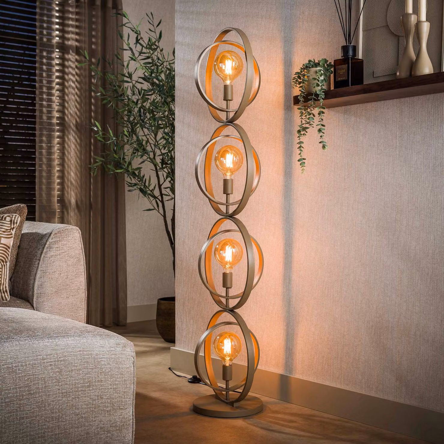 ZIJLSTRA Lampada da terra Turn Around, Crema / Ambra, Soggiorno / Sala da pranzo, Metallo, Scandinavo, Lampada da terra