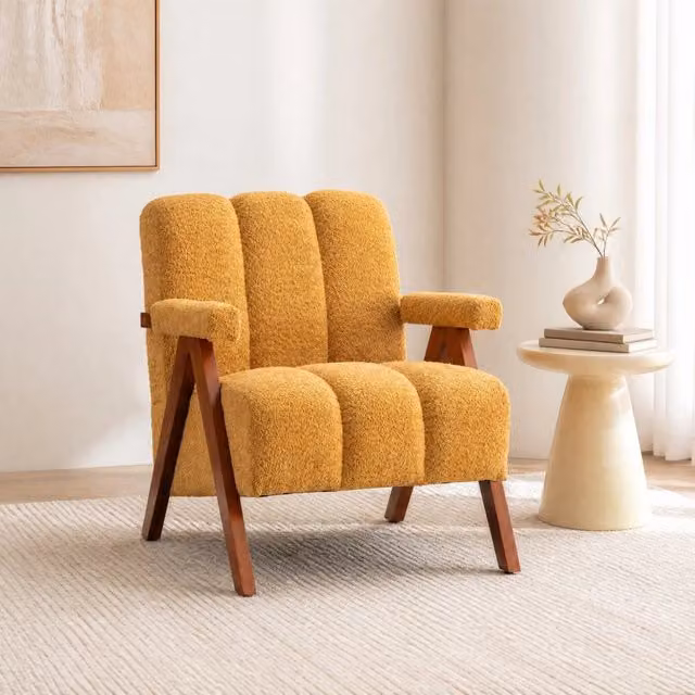 Poltrona imbottita MIVRAY in bouclé giallo con struttura e gambe in legno di quercia marrone