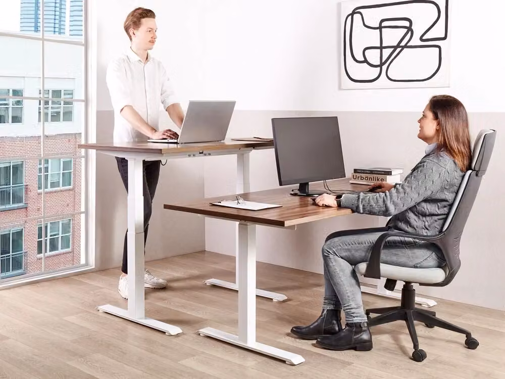 Scrivania regolabile in altezza elettricamente BELIANI marrone e bianco L: 180 cm, P: 80 cm – 2