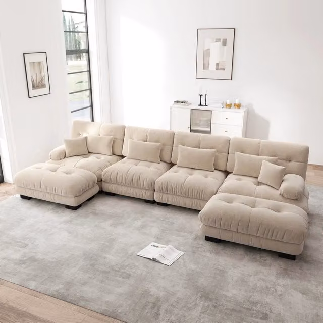 Divano angolare modulare OKWISH in tessuto beige con pouf coordinato, design moderno e reversibile, L/P/H: 406 x 145,5 x 81 cm