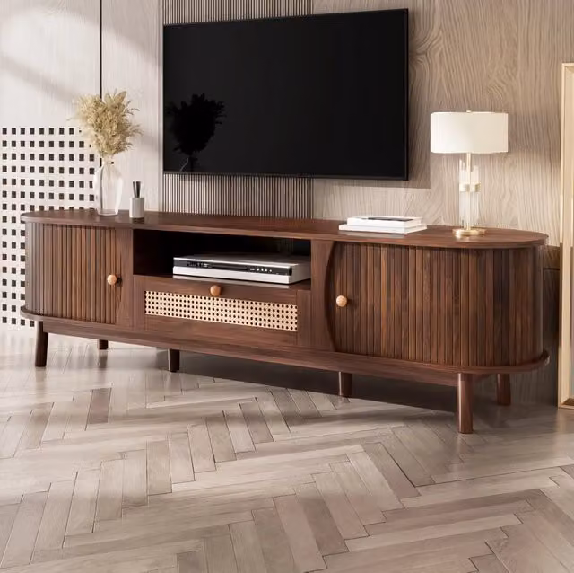 Mobile TV in MDF color noce con ante; cassetti in rattan e anta scorrevole; 165 x 37 x 46 cm