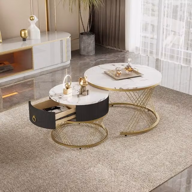 Tavolini da salotto impilabili in coppia con cassetto, piano effetto marmo e piedi regolabili in MDF bianco e oro