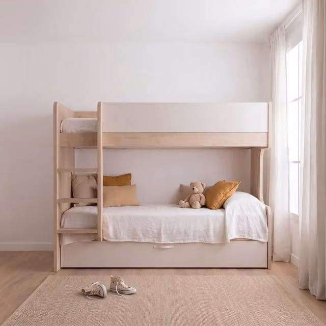 Letto a castello Hansel Banak in legno massiccio con letto a scomparsa per materasso 90x190 cm e scala a sinistra, stile scandinavo, bianco e beige