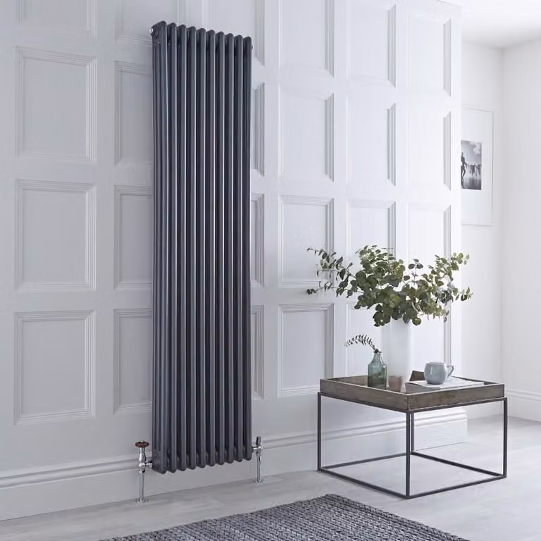 Radiatore Triplo Verticale Tradizionale Antracite - 1800mm x 470mm - con Piedini - Regent
