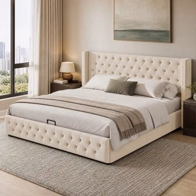 Letto matrimoniale imbottito 140 × 200 cm con contenitore idraulico in velluto beige con testiera Chesterfield