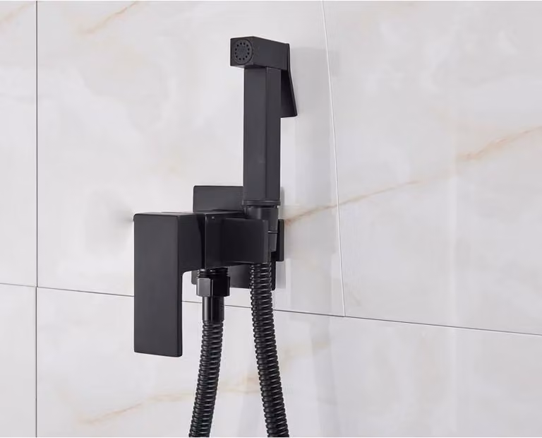 WC, bidet, miscelatore per doccia - montaggio a parete, soffione manuale con pistola a spruzzo - miscelatore per acqua calda/fredda - monocomando - con sistema di potenziamento della pressione - finitura nera opaca