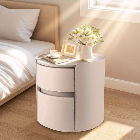 Comodino in legno massello – Organizzatore minimalista per la camera da letto – Scrivania con doppia presa – 45x45x50 cm – Costruzione robusta – Spazio di stoccaggio a due scomparti – Colore kaki