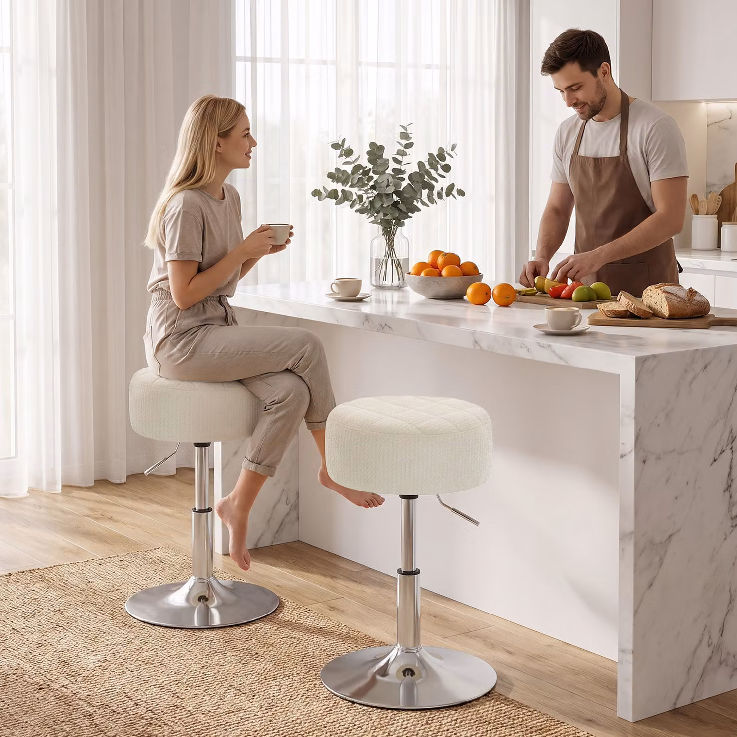 Sgabello da bar girevole e regolabile in altezza HOMCOM, colore beige, Altezza: 51-66 cm – 2