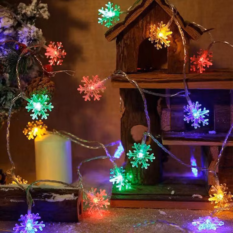 Fiaccole colorate a fiocco di neve, luci fiabesche per interni a batteria 6M 40LED, decorazione natalizia per finestre e giardini, festa di Natale