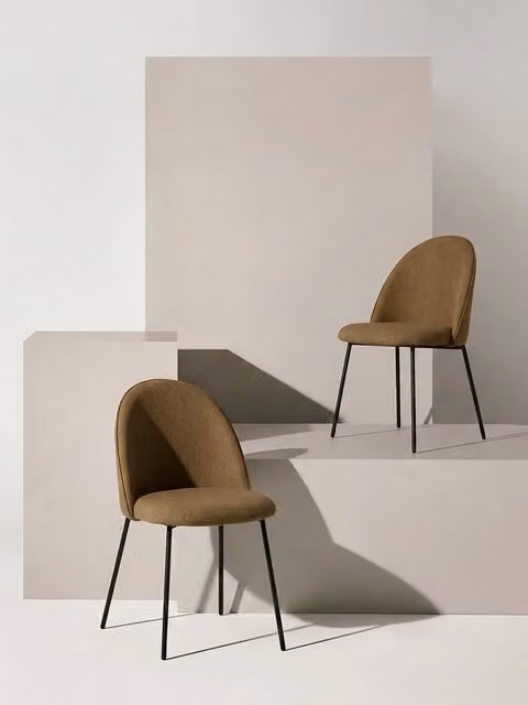 Set di 2 sedie imbottite Tall Kenay Home colore terra con struttura in metallo per sala da pranzo e cucina