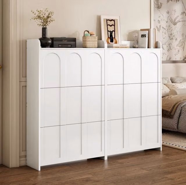 Scarpiera in MDF con 6 ante a ribalta; 12 ripiani; 140 x 25 x 120 cm; bianca