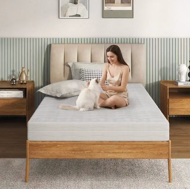 Materasso 140x200 cm bianco, fodera 3D lavabile, nucleo in schiuma sagomata, ergonomico