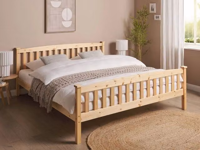 Letto matrimoniale BELIANI in legno di pino massello marrone con contenitore a sollevamento e rete a doghe arcuate L/P: 180 x 200 cm