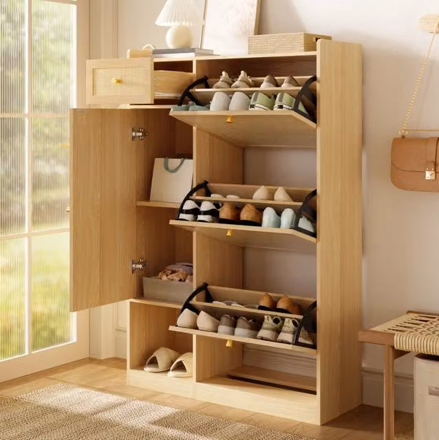 Scarpiera moderna MODFU in stile rattan con 3 ribalte e cassetto, colore beige e oro, L: 80,5 cm, P: 25 cm, H: 125 cm