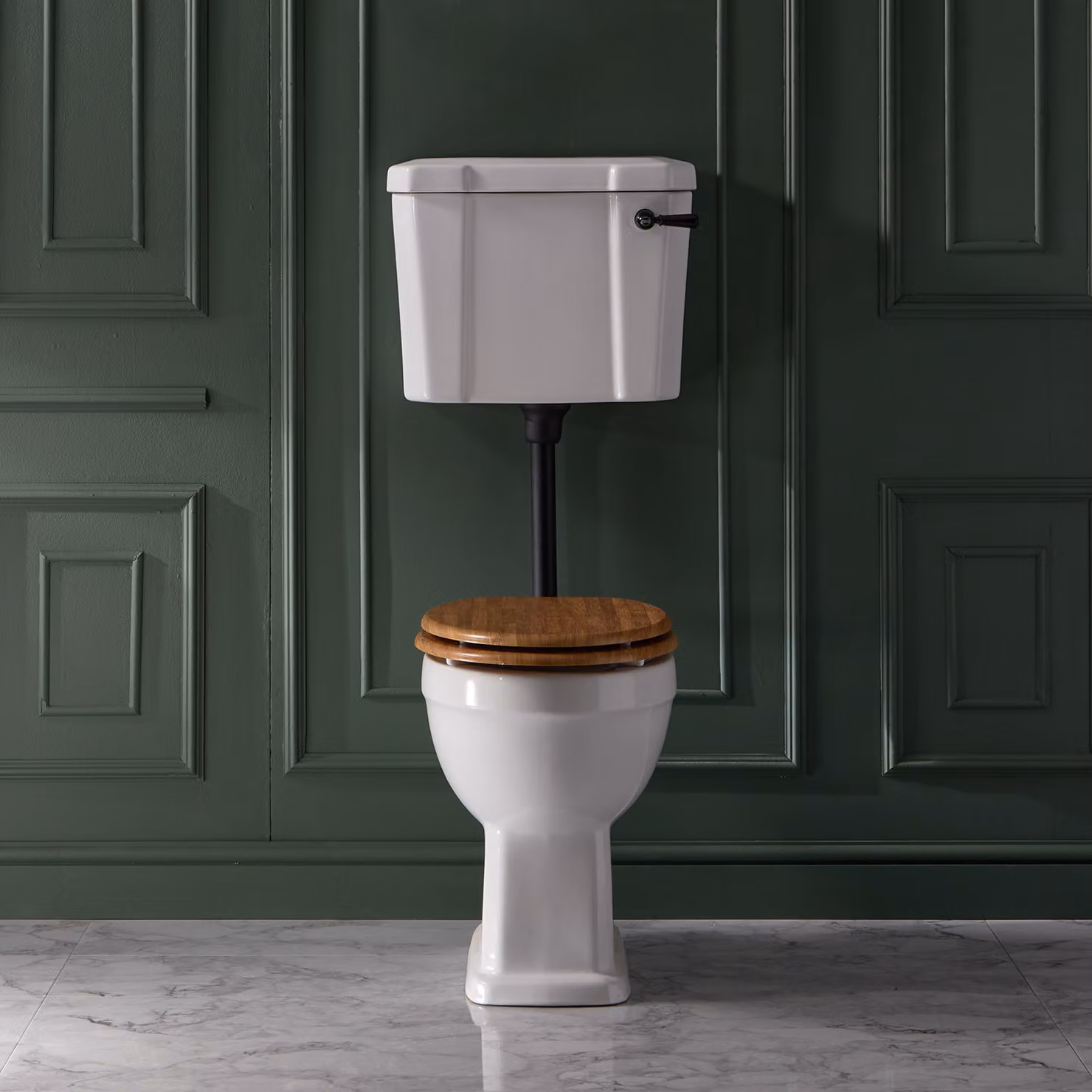 Sanitario  Monoblocco Tradizionale con Cassetta di Scarico, Kit di Scarico Nero e Sedile Soft-Close in Rovere - Richmond