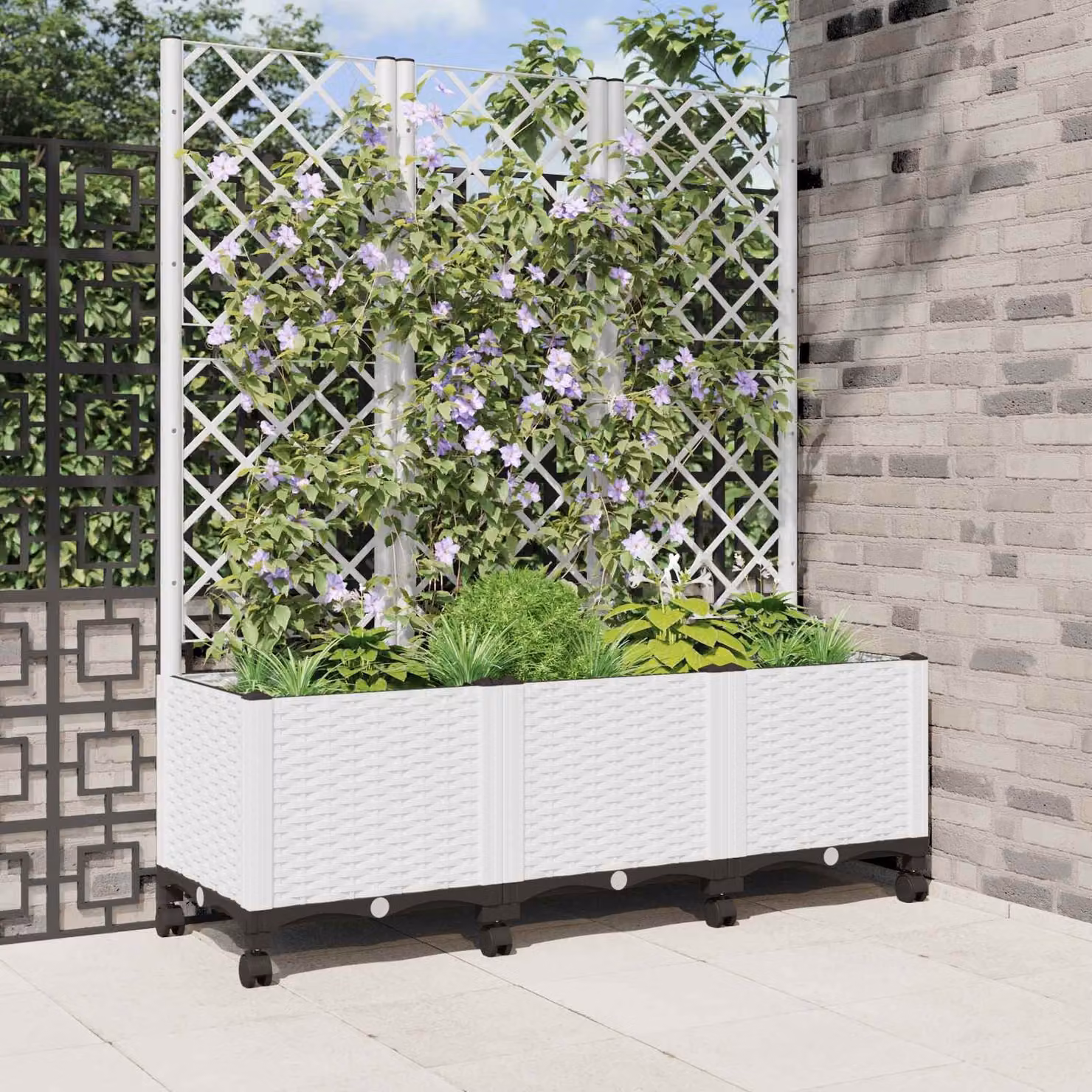 vidaXL Vaso da giardino con grigliato e ruote Bianco L: 120 cm, P: 40 cm, H: 146 cm