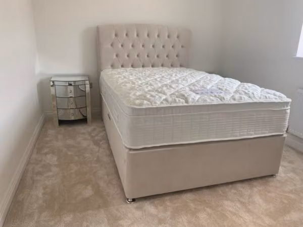 Chesterfield Bett Design Schlafzimmer Englisches Betten 160x200cm Textil Polster