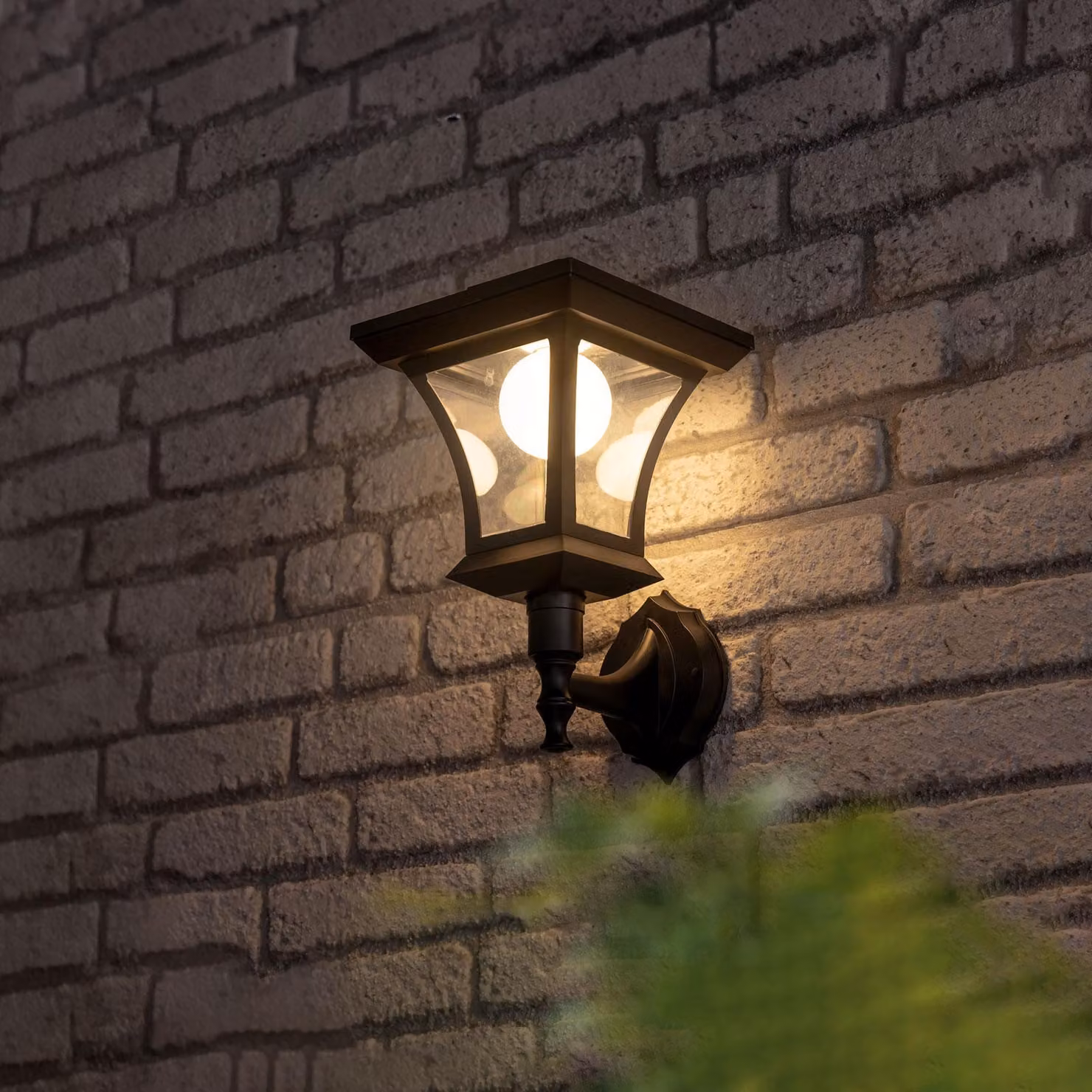 Lampada solare a LED – Montaggio a parete – 21 x 21 cm – 8 LED – nera – luce bianco caldo – 1 pezzo [11404A]